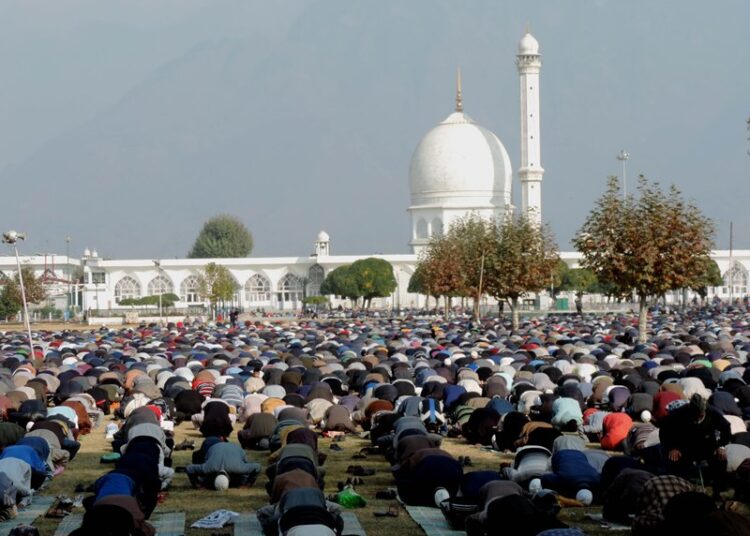 In Pics: Thousands offer prayers at Hazratbal shrine on Eid-e-Milad-un-Nabi (SAW)