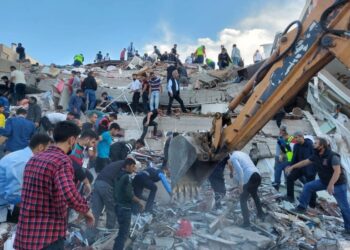 Powerful earthquake rocks western Turkey, Greece