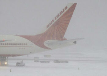 Fresh snowfall in Kashmir delays flight operations at Srinagar Airport