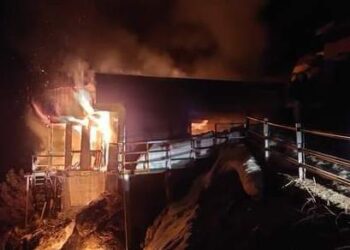 Fire breaks out in Hotel Zig Cafe in Gulmarg