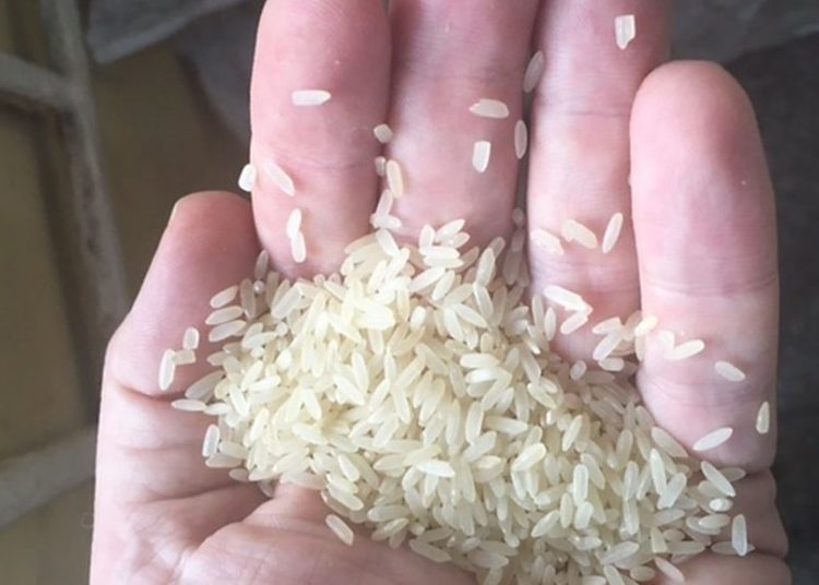 People allege distribution of ‘plastic rice’ at Srinagar ration depot