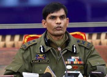 IGP Kashmir Vijay Kumar visits Kulgam encounter site, SoG camp