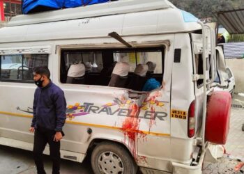 1 killed, 3 injured after boulder hits tempo in Ramban