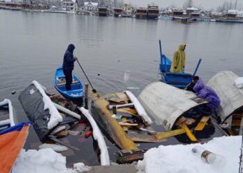 Snowfall: Shikaras submerged at Dal Lake
