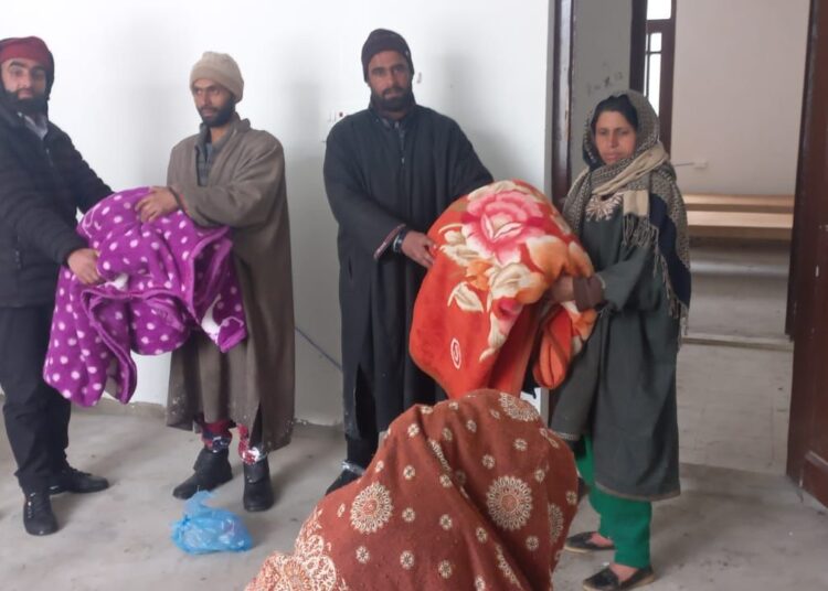 Heavy snowfall: Six family members rescued in Kulgam after house damaged