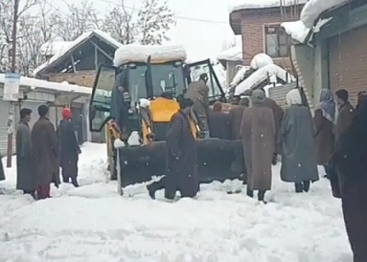 Lady injured after shed collapsed in Achan Pulwama