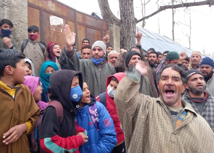 Students, parents protest against shortage of teaching staff at GHS Thaman Koot Verinag