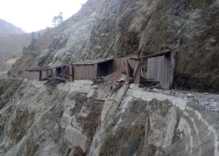 Shooting stones hinder traffic movement on Jmu—Sgr highway