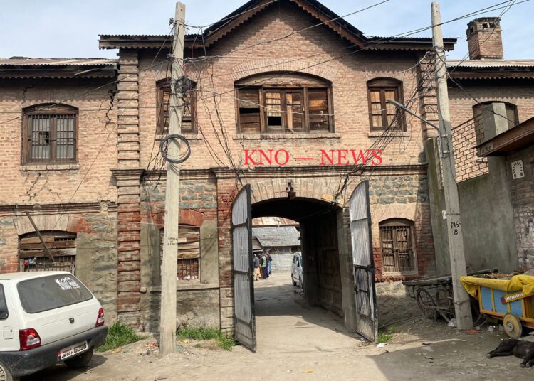 Govt asks 50 families living at Yarkandi Sarai, Safa Kadal to vacate within 7 days