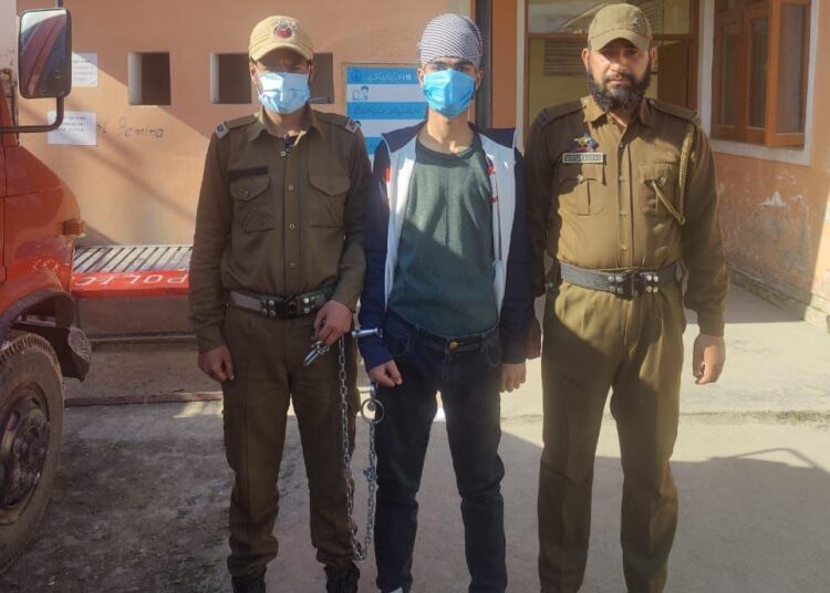 Fraudster arrested for collecting money from public on pretext of issuing Digital Door number plates in Srinagar: Police