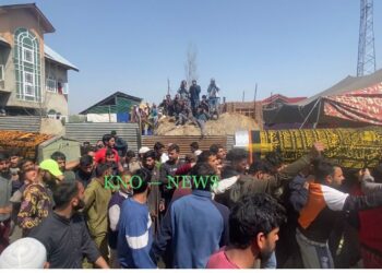 Amid tears, sobs; SPO, his brother laid to rest in Budgam