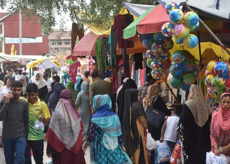 Ahead of Eid-ul-Fitr, valley markets witness less rush, little enthusiasm