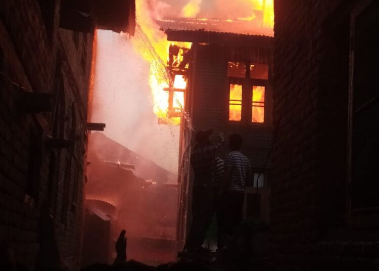 Five houses gutted in Jamia Qadeem in Sopore