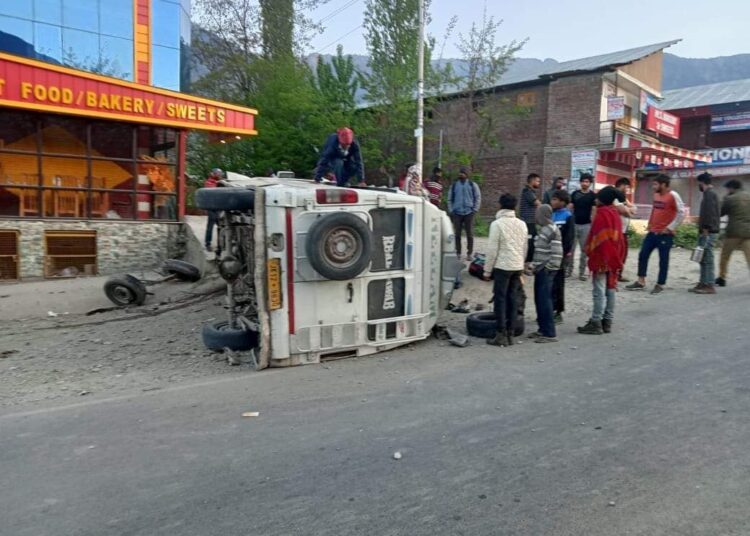 4 tourists injured at Dursuma in Ganderbal