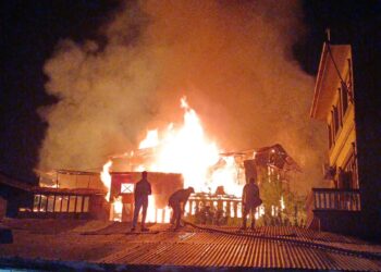 Massive fire breaks out in Kani Mazar, Nawa Kadal