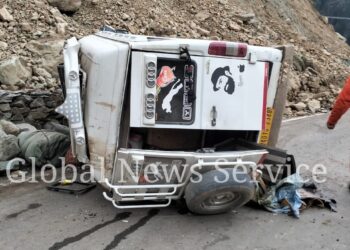 7 persons injured in road accident on Mughal road