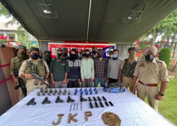 Police cracks Baramulla wine shop attack within 48 hours; Module of Falcon Squad of LeT (TRF) busted: SSP Baramulla