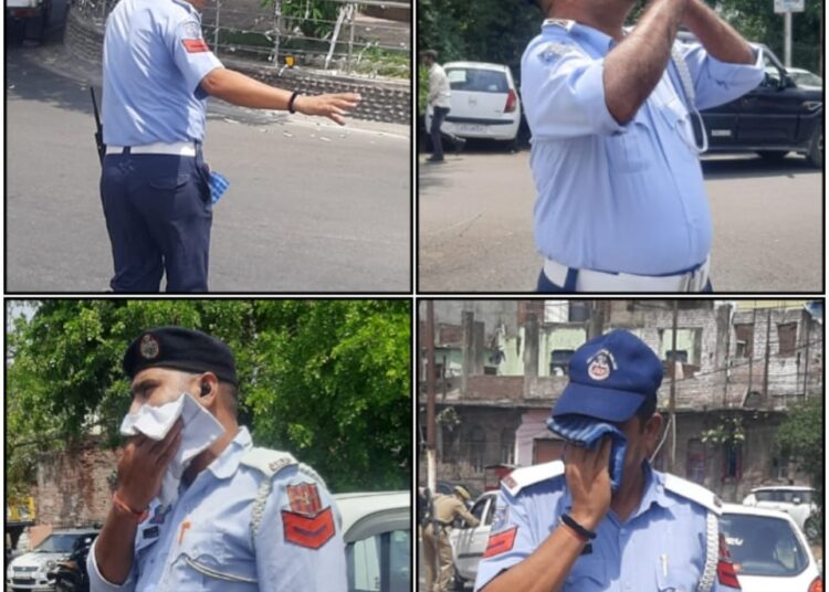As mercury soars, Traffic Cops sweat out under searing sun and regulates traffic in Jammu City