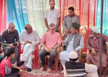 Mehbooba, Omar Visit TV Artist’s House In Chadoora Budgam