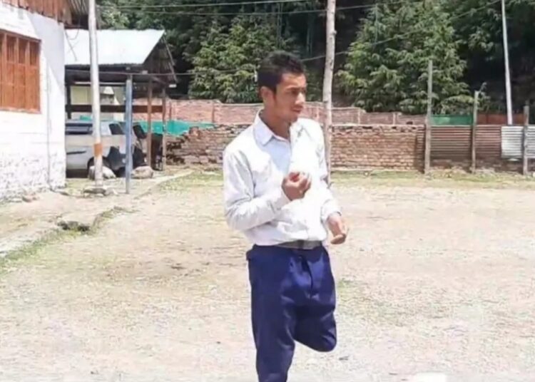 Handwara boy walks to school on one leg