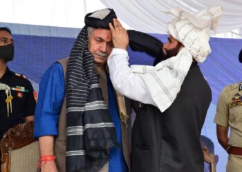 LG visits Pulwama, inagurates tribal welfare dev projects