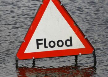 Jhelum touches flood-mark at Sangam, nears alarm level in Srinagar