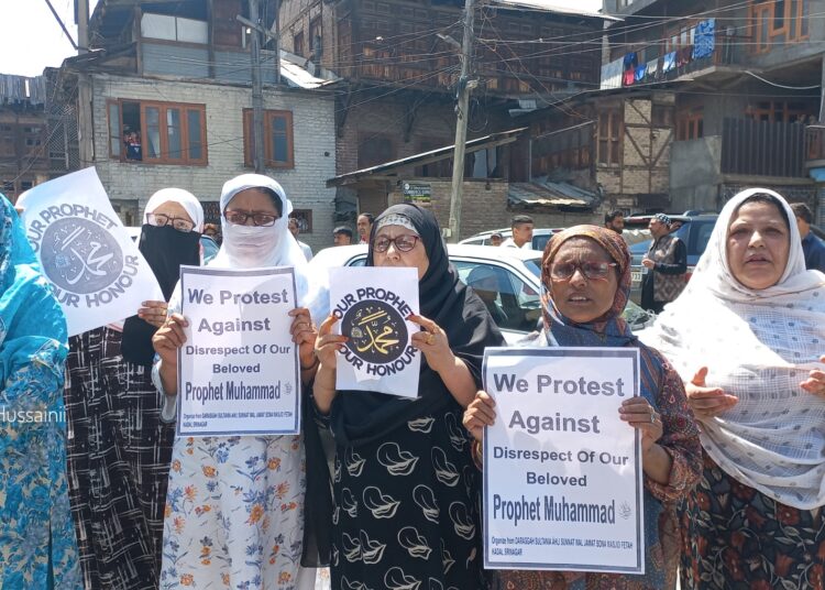 Derogatory remarks against Prophet Muhammad (SAW: J&K simmers in anger, massive protests in Sgr, elsewhere