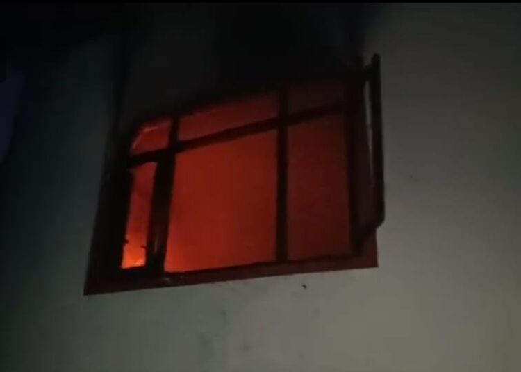 Massive Fire Breaks Out in Residential House in Srinagar