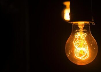Unscheduled day—long power cuts since past 3 days irk Zafran Colony, Sgr residents