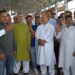 Fruit growers and dealers protest at Sopore fruit mandi over halting of trucks on NH-44