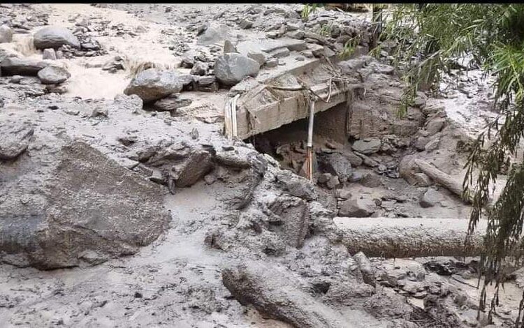 Fresh mudslides at Kullan Gund force closure of Srinagar-Leh highway