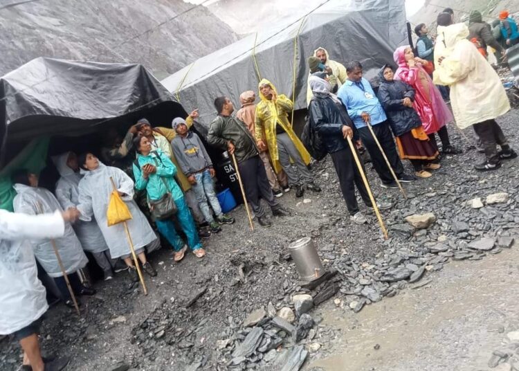 2 killed as cloudburst hit lower Amarnath holy cave