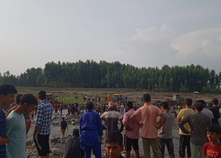 Lone son of Pulwama family drowns in Ranbiara rivulet, rescue ops on