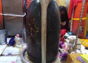 ‘Chhari-Mubarak’ of lord Shiva taken to Shankaracharya temple in Srinagar