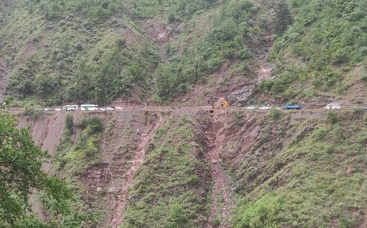 Landslides Triggered By Incessant Rains Force Closure of Srinagar-Muzaffarabad Road