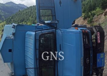 CRPF Vehicle, Escorting Yatra Convoy, Turns Turtle in Sonamarg; 2 Personnel Injured