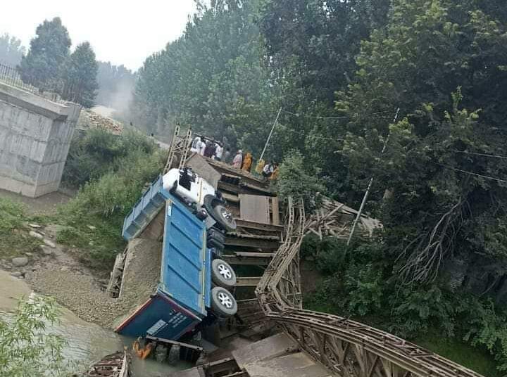 Narrow escape for driver as bridge collapses in Budgam village
