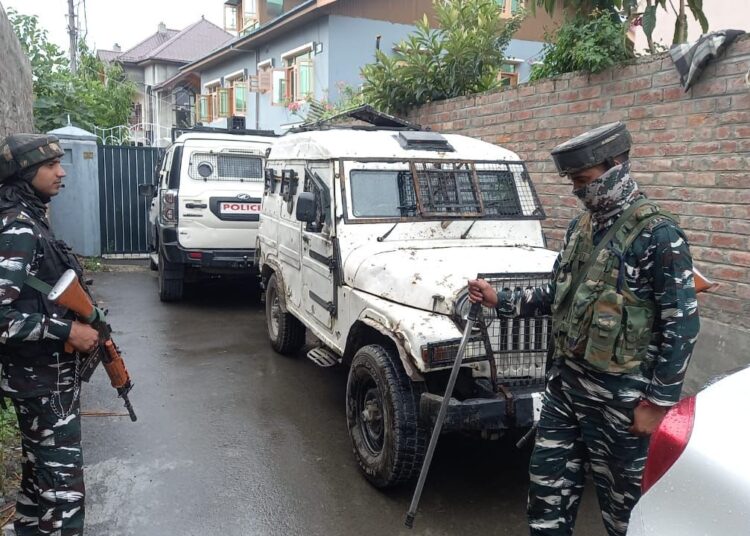 Police conducting searches at residences of Adv Miyan Qayoom, others in connection with investigation of Adv Babar Qadri’s murder: ADGP