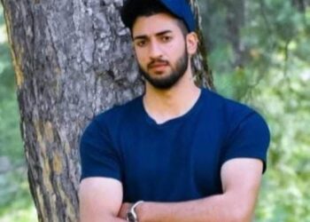 Kulgam youth found hanging in Gujarat, family alleges murder