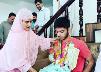 Shopian fruit businessman’s son bags 10th rank at NEET UG-2022