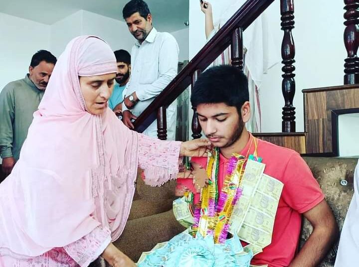 Shopian fruit businessman’s son bags 10th rank at NEET UG-2022