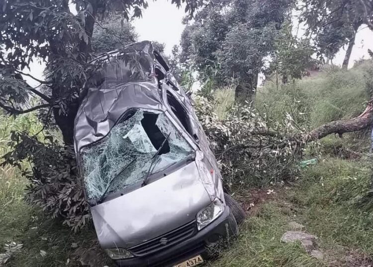 7 people injured as Ecco vehicle falls into gorge in Rajouri