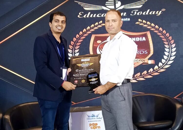 Aarifeen School of Excellence Baramulla, conferred with Dynamic School Award at New Delhi.