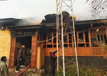 Fire breaks out in PDD office in Anantnag