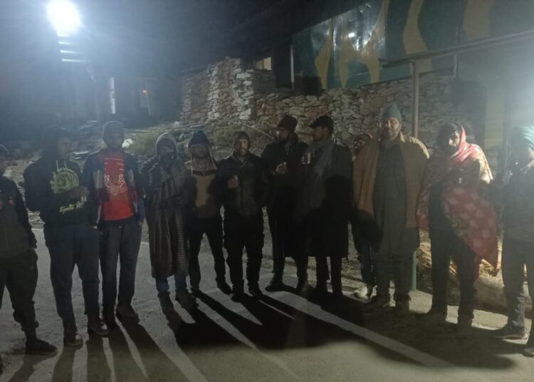 Army Rescues Stranded Passengers Along Mughal Road