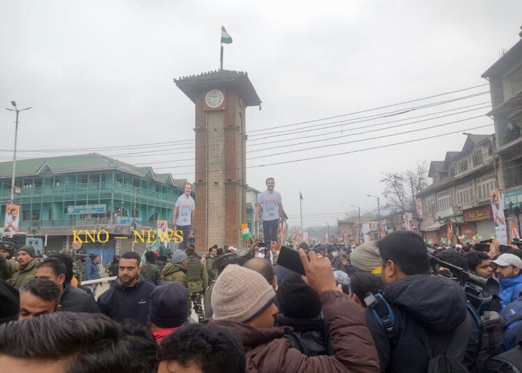 Rahul Gandhi hoists national flag at Srinagar’s Lal Chowk