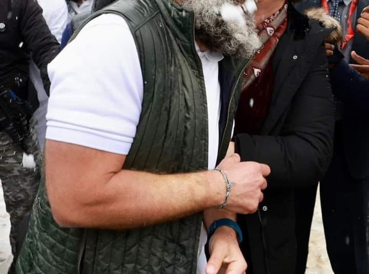 Rahul Gandhi, Priyanka play with snow, throw it on each other in Srinagar