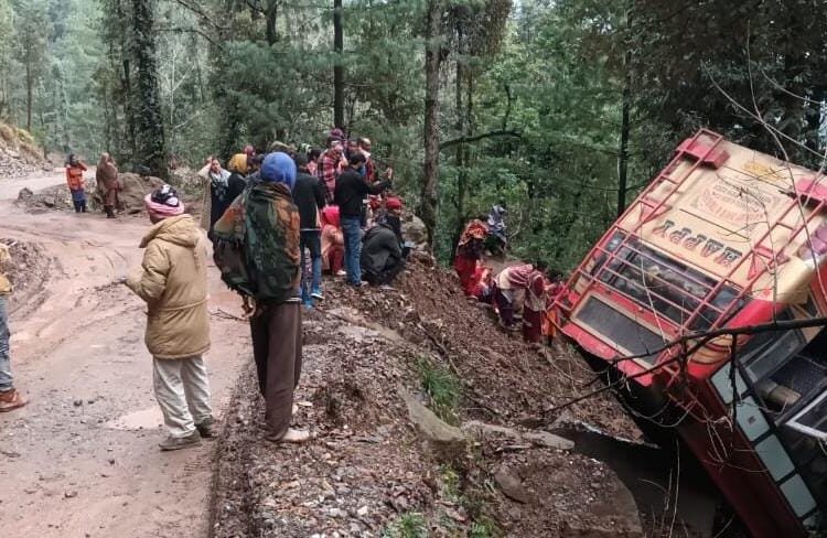Around 20 people injured in bus accident in Udhampur