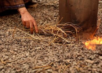 Gas emissions from tube well creates scare in Sopore village