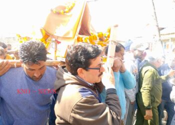 Muslims help perform last rites of Kashmiri Pandit in Pulwama